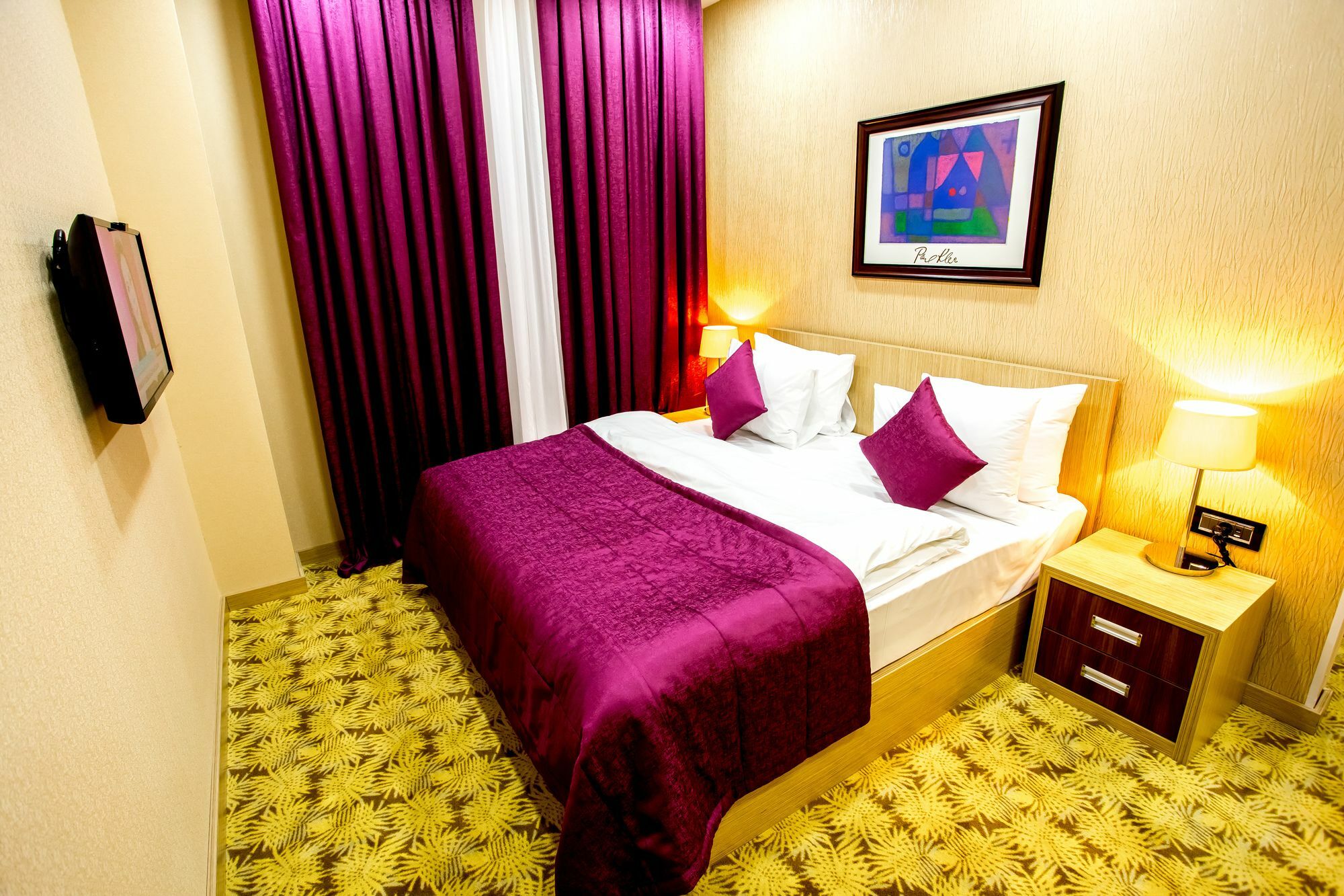 West Shine Hotel